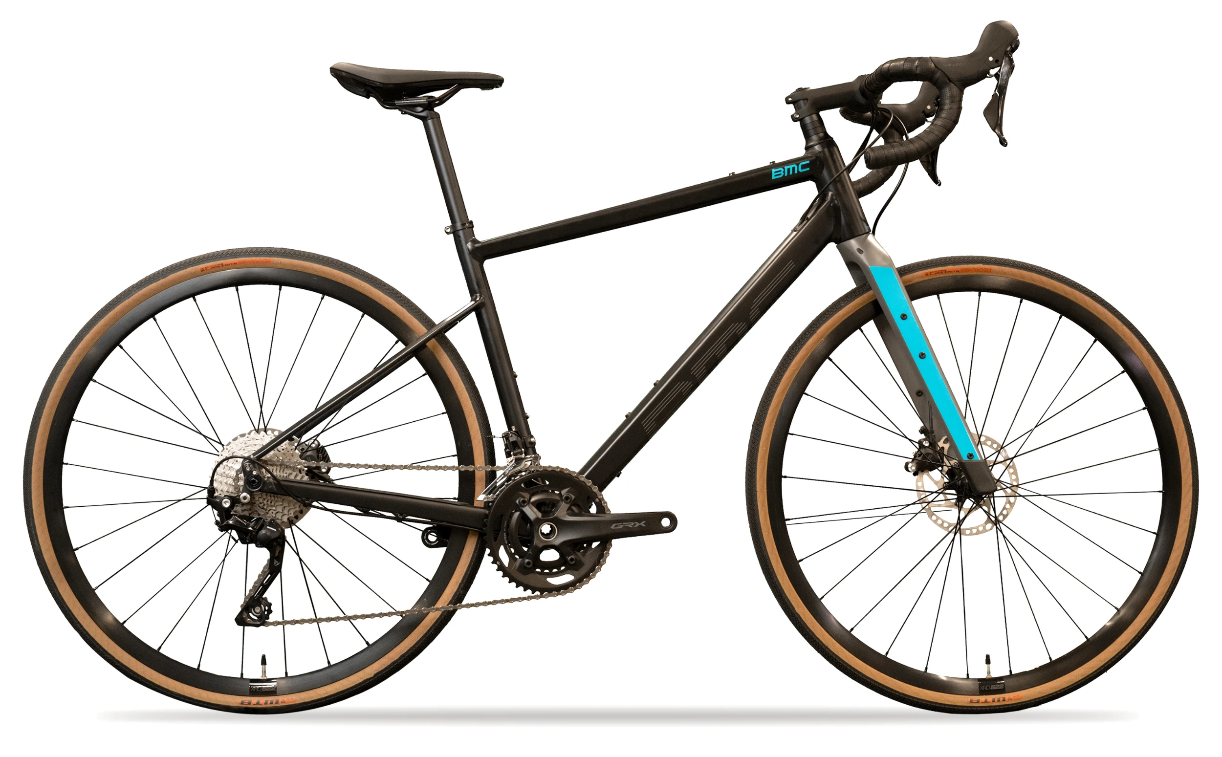 BMC Roadmachine AL X TWEE BMC Roadmachine AL X TWO schwarz mit türkisenen Highlights Seitenansicht rechts